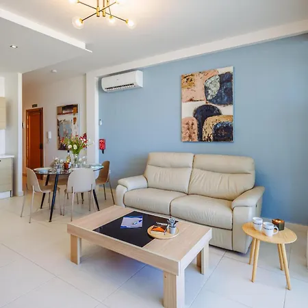 Modern 2 Bedroom Seafront Escape By Buena Vista