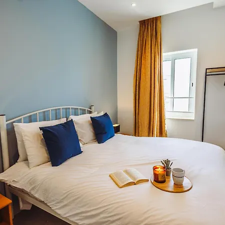 Modern 2 Bedroom Seafront Escape By Buena Vista